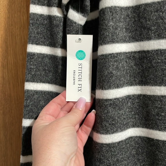 Kamie Button Back Brushed Knit Top XL. (False buttons) NWT - Picture 5 of 5